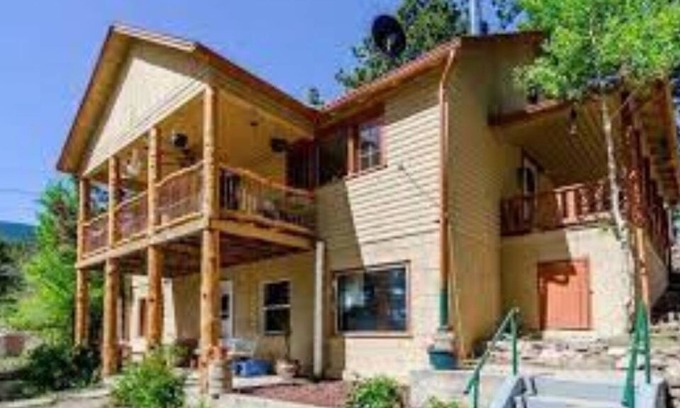 Shawnee Apartamento | Beautiful property with a breathtaking view of river and mountains.