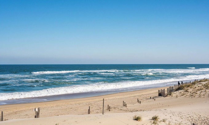Colington Condominio | Beautiful Pup-Friendly Oceanfront Resort with Gym, Pool & Games! Well Stocked!
