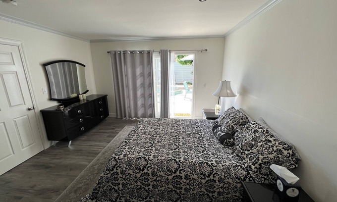 The Bird Streets Apartamento | Beautiful, Quiet, Oasis in the heart of Sunset Strip.