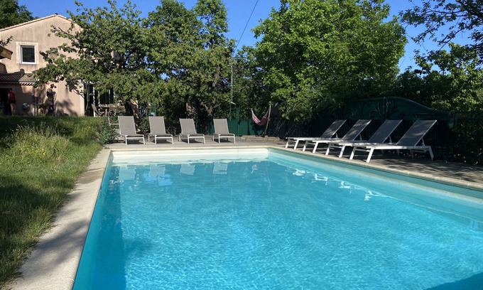 Privas Villa | Muy bonita propiedad tranquila con piscina, aire acondicionado anexo de piedra, huerto