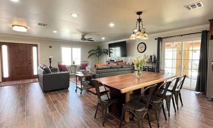 California City Casa | Beautiful quiet luxurious home with an amazing Desert view.