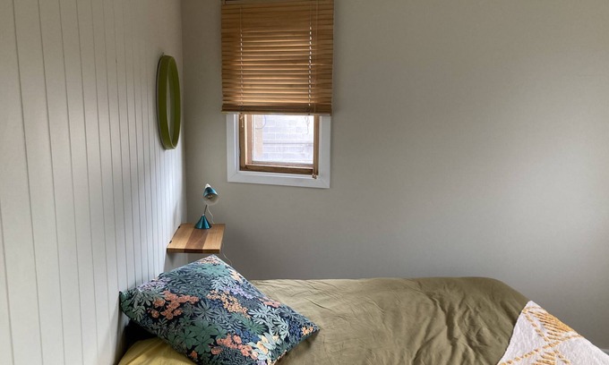 Preston Casa | Beautiful, quiet well-lit room in Preston with breakfast included!