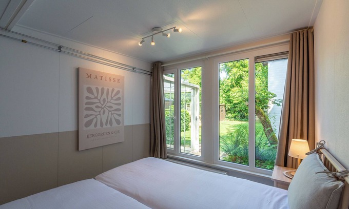 Sint Maartenszee Casa | Beautiful, recently renovated vacation home within walking distance to the beach!
