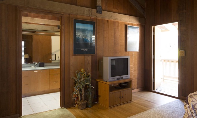 Waialae Iki Ridge Apartamento | Precioso apartamento en suite principal de secuoya, tranquilo, cerca de todo