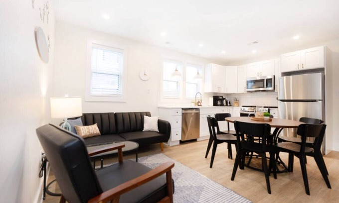 Cape May - Wildwood Apartamento | Beautiful remodeled 3 bdr condo 200 ft from beach