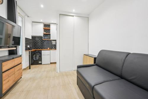 Levallois-Perret Apartamento | Beautiful renovated studio metro