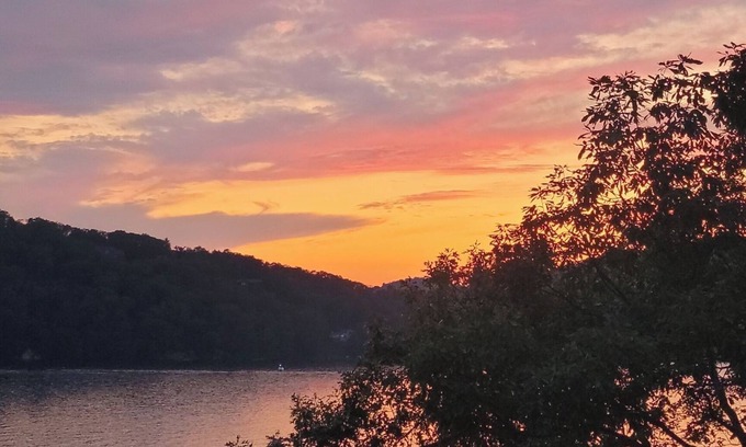New Fairfield Casa | Beautiful Renovated Direct Waterfront Candlewood Lake Home~Views~Weekly Discount