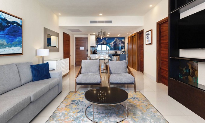 Santa Rosa Apartamento | Beautiful resort, with 3pools, Private Beach and a lazy river. Close to downtown