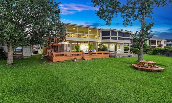 April Sound Casa | BEAUTIFUL RESORT LAKEHOUSE!