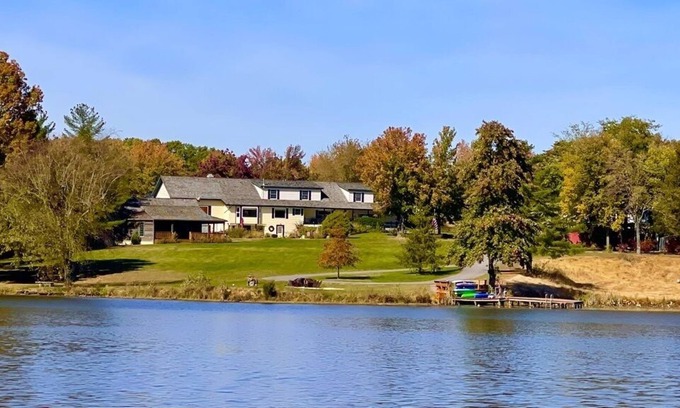 Wright City Casa | Beautiful resort-like property in rural Missouri on 185 acres