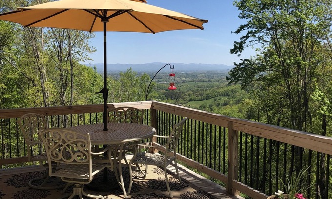 Leicester Casa | Hermoso refugio en la montaña privada de 6 acres con las vistas más impresionantes.