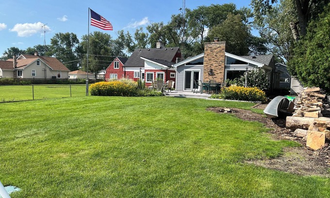 McHenry Casa | Beautiful Riverhaus Setting