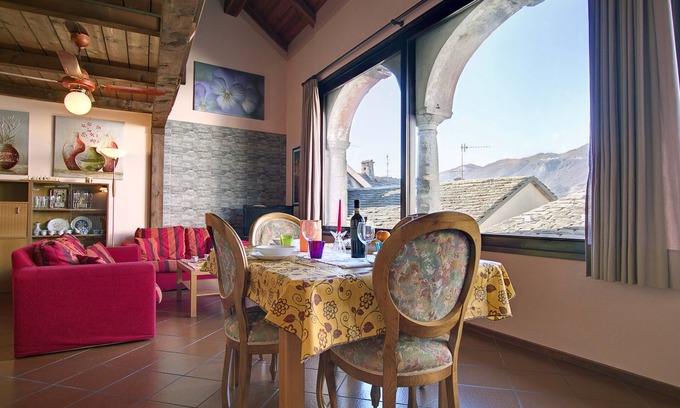 Orta San Giulio Apartamento | Hermoso, romántico, céntrico apartamento con vista al lago cerca de la plaza / lago / ayuntamiento