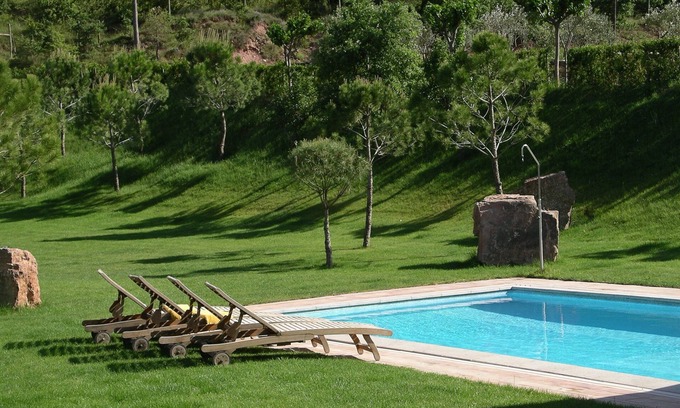 Cardona Cabaña | Casa Rural preciosa, piscina privada, 7 habitaciones todas con baño, 14-17 p