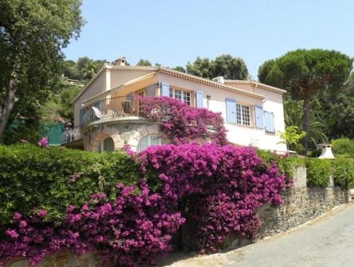 Le Rayol Apartamento | Beautiful sea view, AC, garden, beach minutes away by foot!