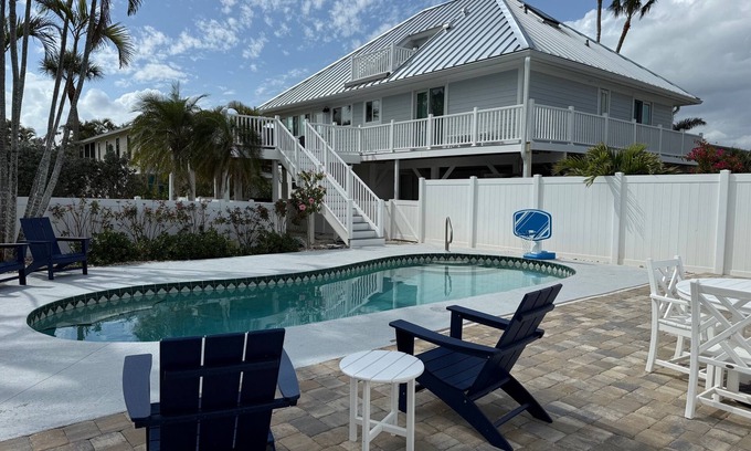 The Dunes Casa | Beautiful Sanibel Island home with private pool in the Dunes golf community