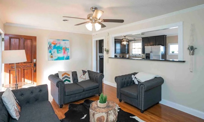 Antioch Casa | Beautiful scenic view home in Nashville Tennessee