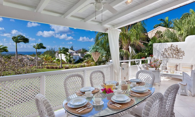 Westmoreland Villa | Hermosa villa aislada con vistas al campo de golf y al mar Caribe.