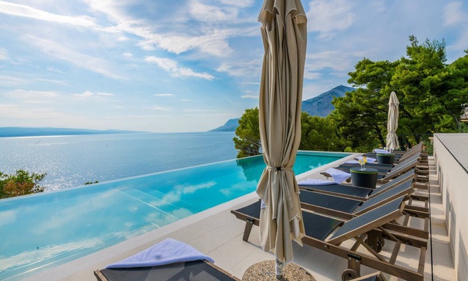 Basko Polje Villa | Beautiful Seafront Split Villa | 9 Bedrooms | BellaMar Vista Retreat | Large Heated Infinity Pool & Jacuzzi | Makarska
