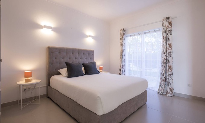 Praia da Luz Apartamento | Beautiful Seaview 2 Bedroom Apartment with Pool