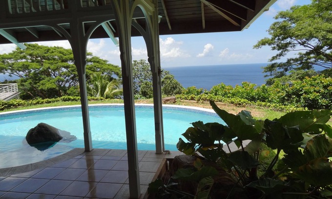 Concordia Cabaña | Beautiful, secluded, open plan cottage with spectacular sea views