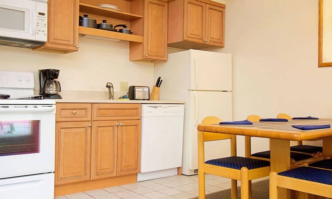 Lenox Dale Condominio | Hermoso, aislado, resort privado en el corazón de Berkshires en Lenox, MA