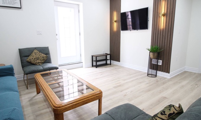 Rosemount Casa | Beautiful Separate Unit near GrandRiver & Kiwanis Park
