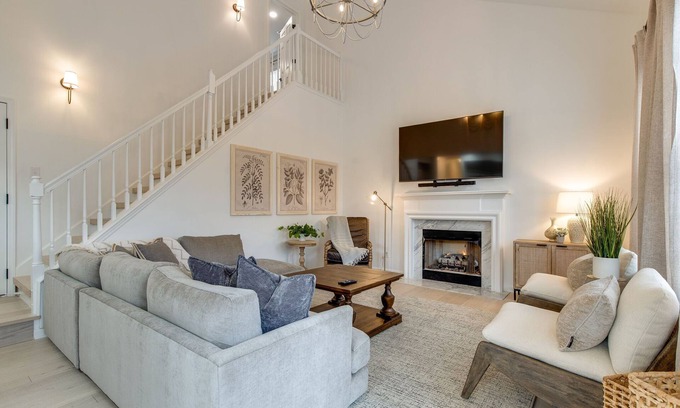 Franklin Casa | Beautiful, Sleek, and Modern 4 bdr Home Away from Home!