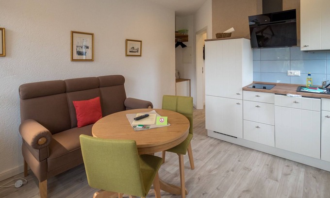 Spiekeroog Apartamento | Beautiful small apartment in the east of the village with south-facing terrace!