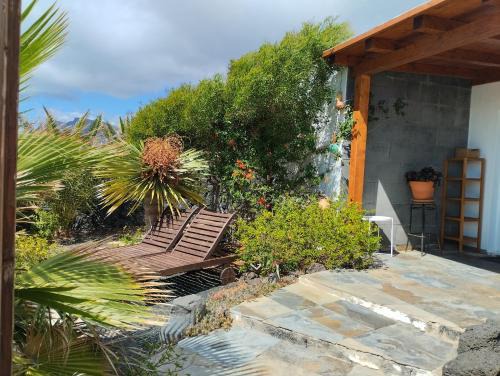Urbanizacion Famara Casa | Beautiful small bungalow, amazing views and garden