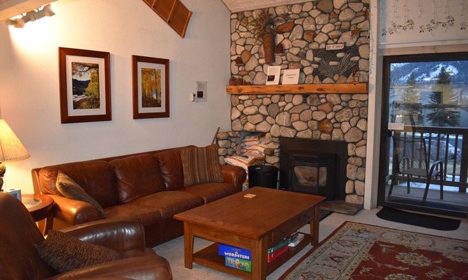 Mammoth Lakes Condominio | Hermoso Snowcreek 2 + Loft con espectaculares vistas a la montaña Muy bien revisado