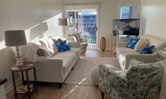 Morehead City Condominio | Beautiful Southwinds condo, oceanfront community with two pools and beach access