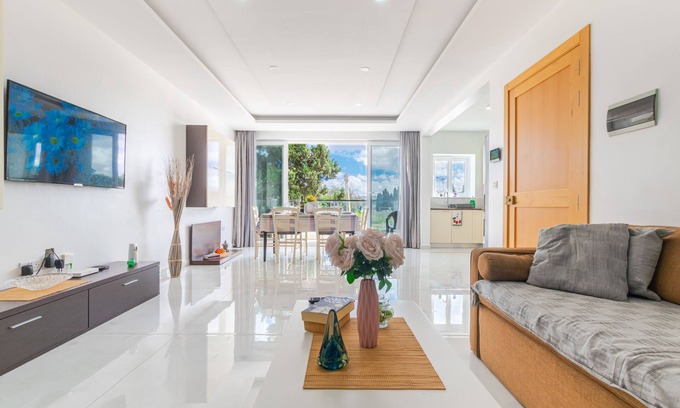 Qawra Apartamento | Beautiful Spacious and Bright 3 Bedroom 2 Bathroom Apartment 2