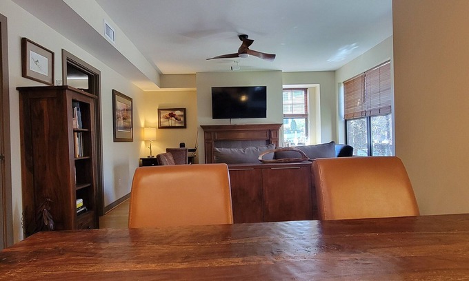 Nob Hill Condominio | Beautiful Space in the Heart of NW Portland's Alphabet District
