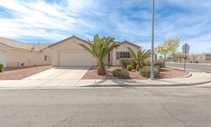 North Las Vegas Casa | Beautiful Spacious Single Story Vegas Home
