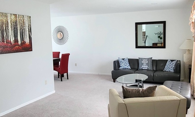 Aurora Casa | Beautiful, spacious 3-bedroom house