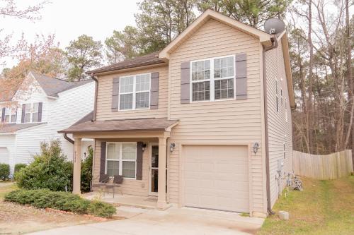 Southeast Raleigh Casa | Beautiful spacious 4 bedroom house , sleeps 8+