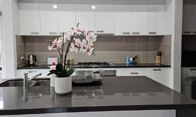 Clyde Casa | Beautiful Spacious 5 Bedroom Home in Clyde