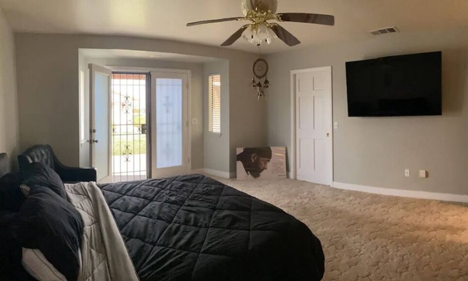 Hesperia Casa | Beautiful, spacious, and cozy 3bed -2bath home in the serene high desert.