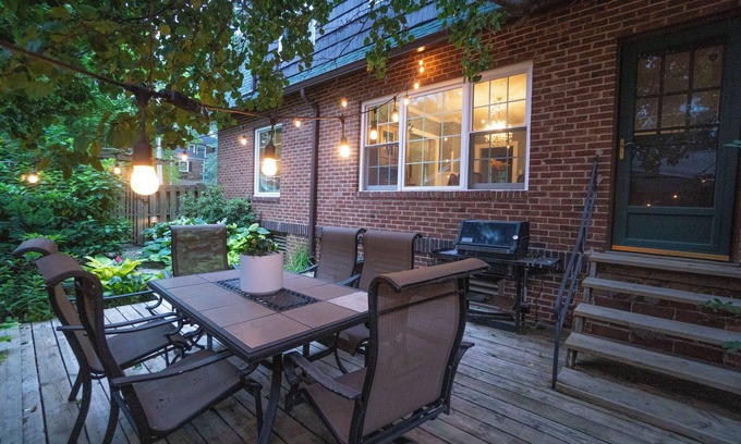 Des Moines Casa | Beautiful, spacious home nestled into the quiet, coveted Greenwood neighborhood.