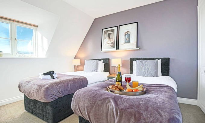 Northampton Casa | Beautiful & Spacious House - Free Parking & Wifi