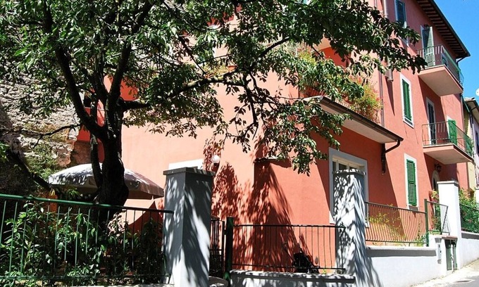Acquasparta Apartamento | Hermoso y espacioso apartamento de vacaciones de 2 dormitorios en Umbrian Town Villa