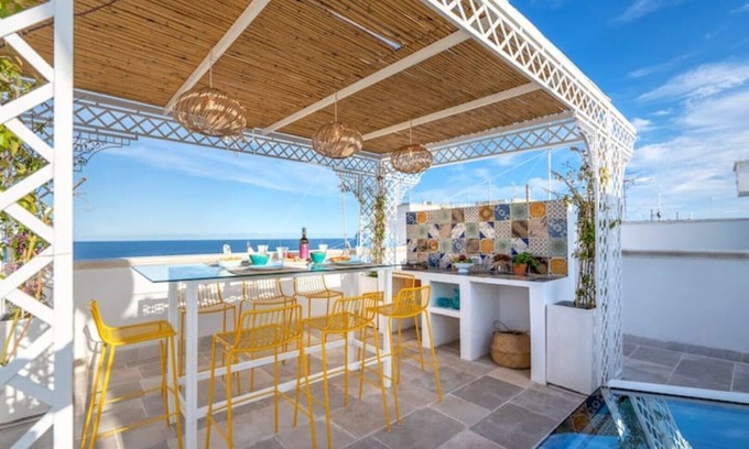 L'Assunta Casa | Beautiful spacious seaside palazzo. Terrace panoramic sea views & dipping pool.