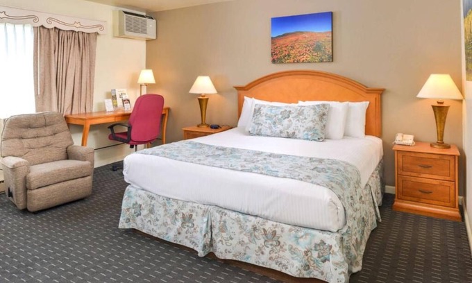 Solvang Hotel | Beautiful Spots to Visit! Continental Breakfast, Hans Christian Andersen Museum