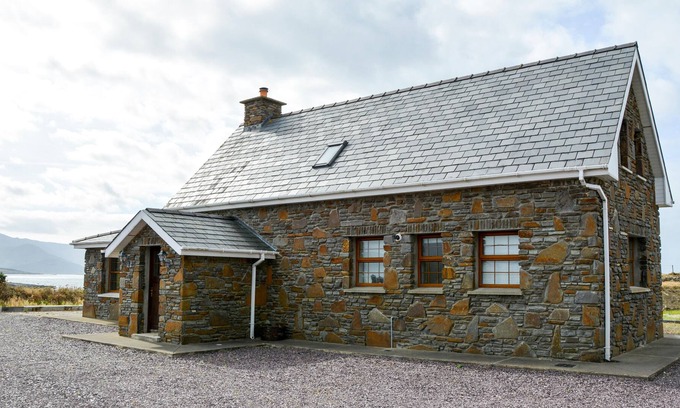 Sneem Casa | Beautiful stone cottage with sea views