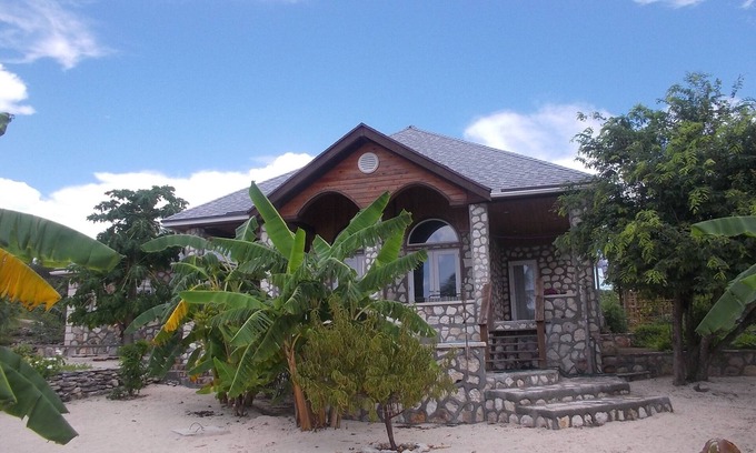 Orange Creek Casa | Beautiful stone, post and beam home in Shanna Bay
