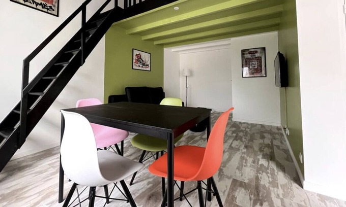 Chaumontel Apartamento | Beautiful "Street Art" Apartment near Parc Asterix, Chantilly, CDG Airport