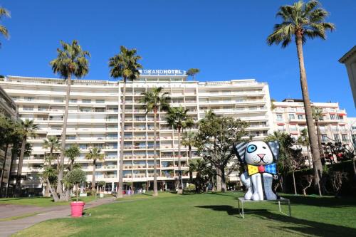 Cannes City Centre Apartamento | Beautiful studio at the Grand Hotel Residence with sunny balcony 138