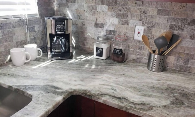 Limona Improvement Apartamento | BEAUTIFUL STUDIO IN HEART OF BRANDON