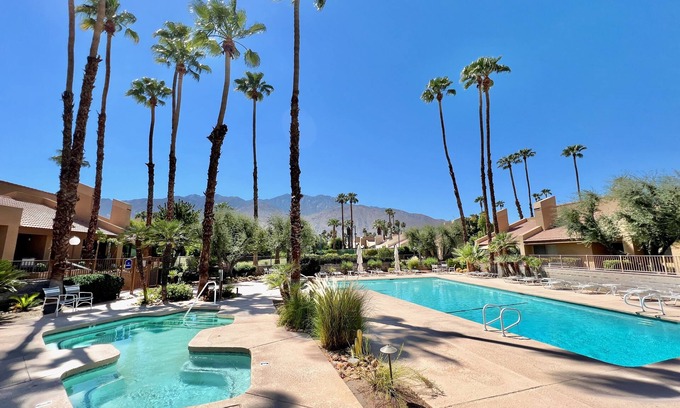 Araby Condominio | Beautiful Style, Home Office, Pickle Ball, Tennis, Big Pool-Spa